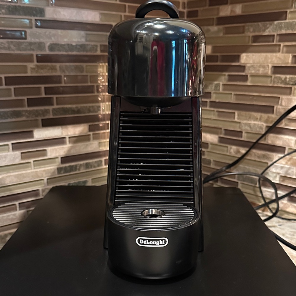 De'Longhi Nespresso Black Espresso Machine